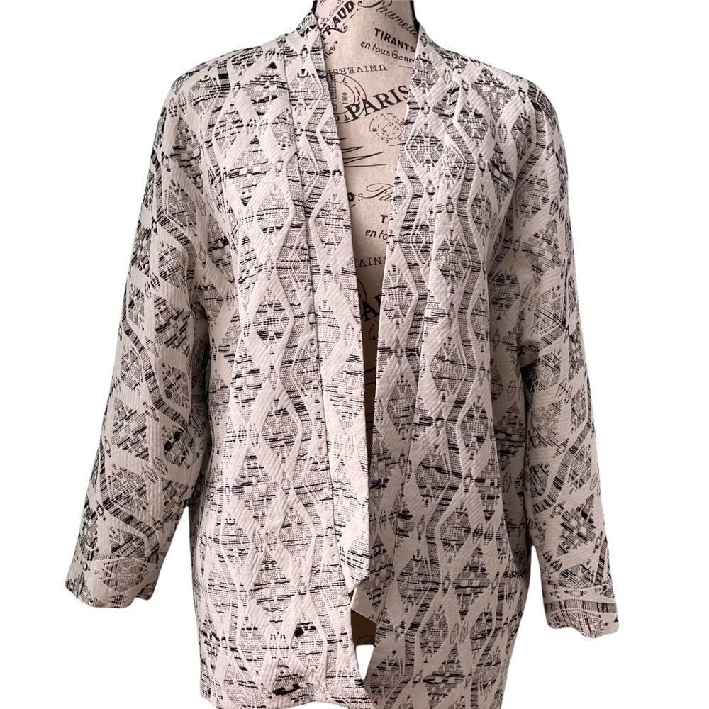 Elegant Black and White Patterned Blazer EUC